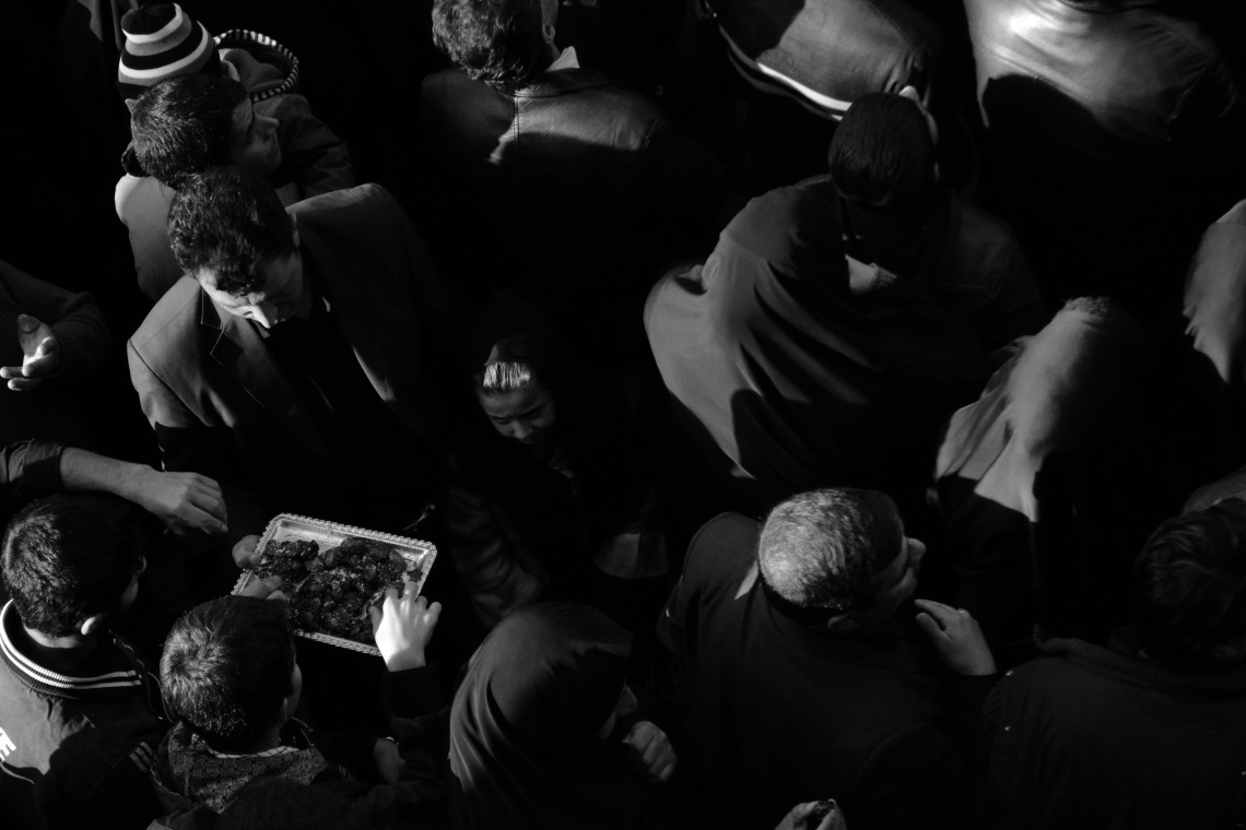 سوگواره دوم-عکس 4-نسرین تاران-جلسه هیأت فضای بیرونی 