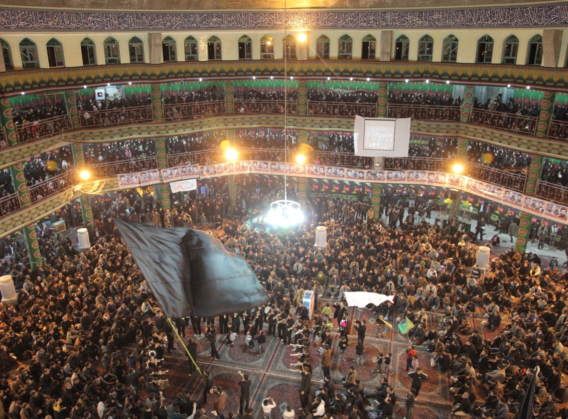 سوگواره دوم-عکس 8-رحیم حاج حیدری-جلسه هیأت فضای داخلی