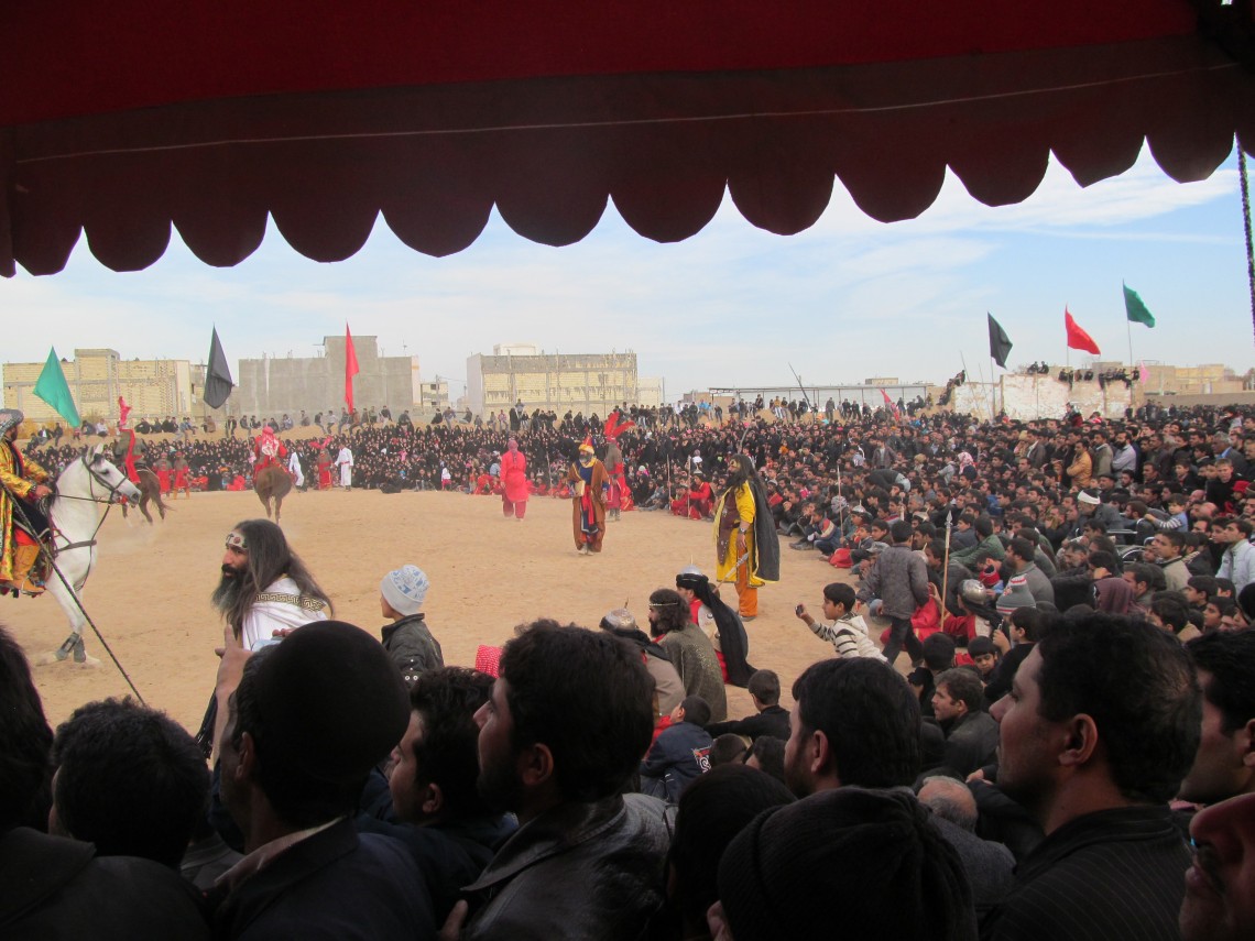 سوگواره دوم-عکس 9-رحیم حاج حیدری-جلسه هیأت فضای بیرونی 