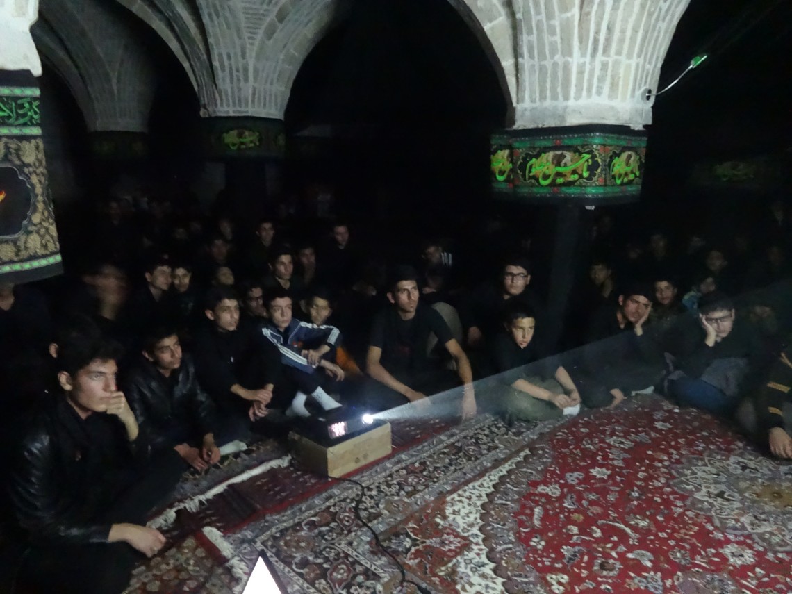 سوگواره چهارم-عکس 9-محمد شارقی-جلسه هیأت فضای داخلی