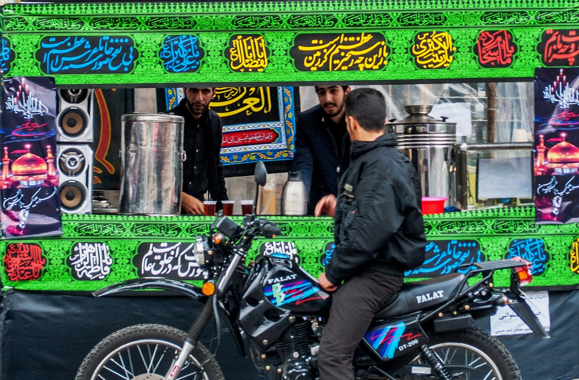 سوگواره چهارم-عکس 9-علی مرادی-جلسه هیأت فضای بیرونی