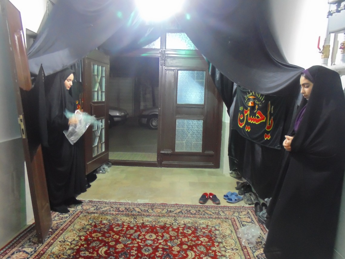 سوگواره چهارم-عکس 2-لیلا داورزنی-جلسه هیأت فضای بیرونی