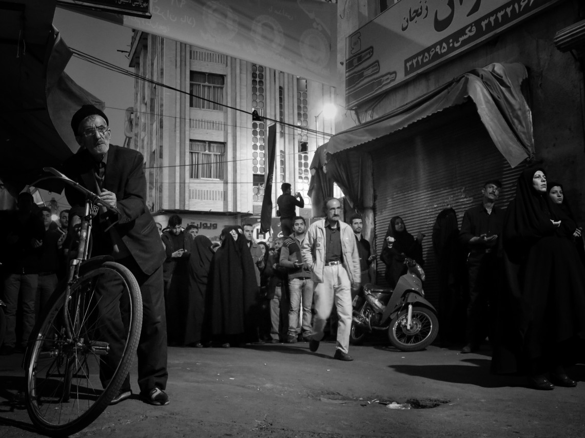 سوگواره چهارم-عکس 8-حسین الماسی-جلسه هیأت فضای بیرونی