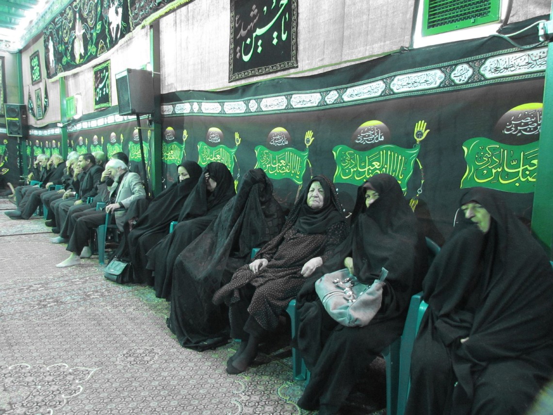 سوگواره چهارم-عکس 4-حمید  ابراهیمی پور-جلسه هیأت فضای بیرونی