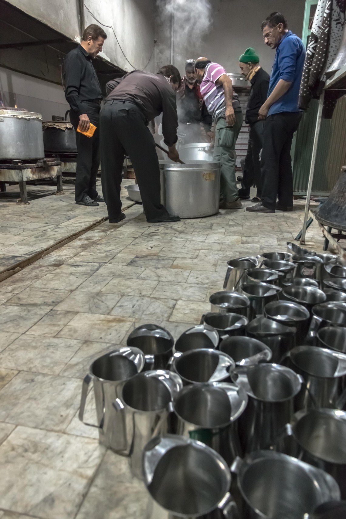 سوگواره پنجم-عکس 17-حسین یونسی-جلسه هیأت فضای بیرونی