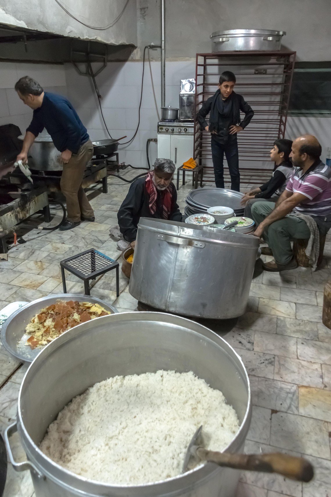 سوگواره پنجم-عکس 18-حسین یونسی-جلسه هیأت فضای بیرونی