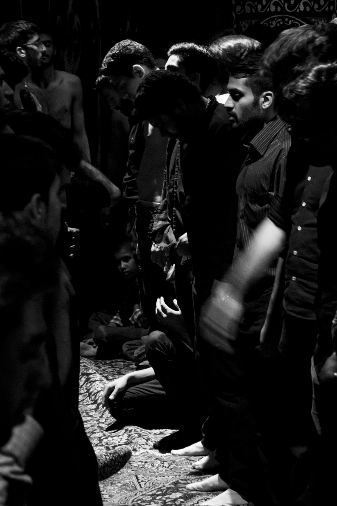 فراخوان ششمین سوگواره عاشورایی عکس هیأت-حسام الدین   باقری کفاش-بخش اصلی -جلسه هیأت