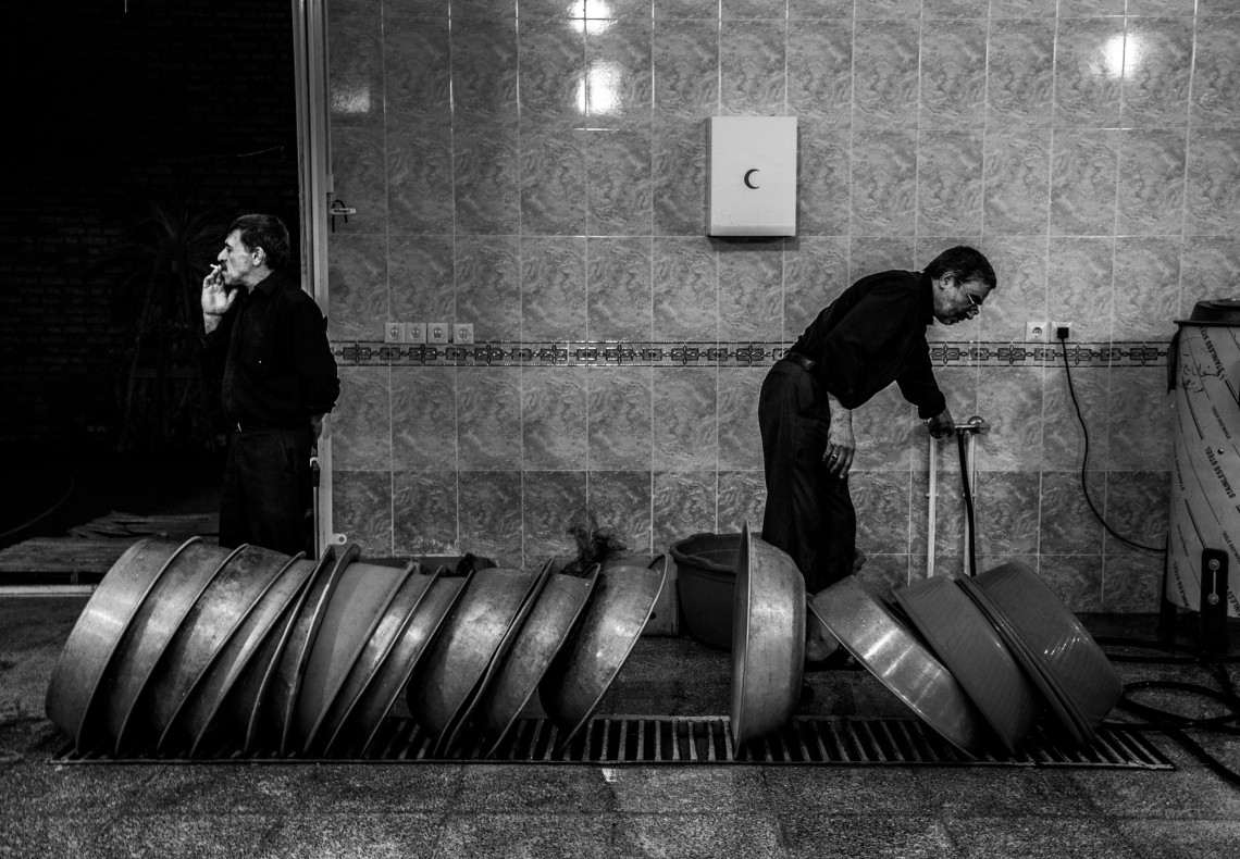 سوگواره چهارم-عکس 9-حسام الدین   باقری کفاش-جلسه هیأت فضای بیرونی