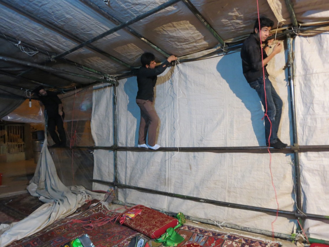 سوگواره چهارم-عکس 2-رضا یزدانی-جلسه هیأت فضای بیرونی