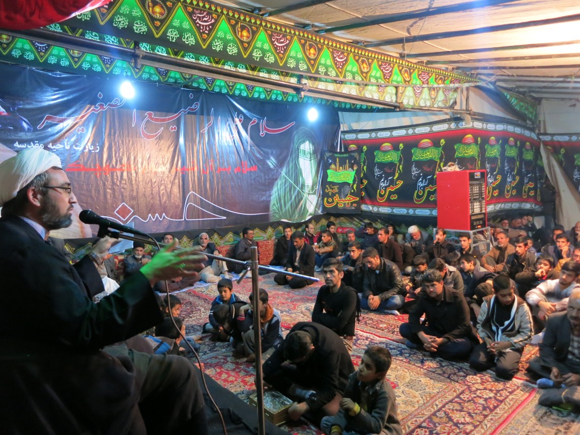 سوگواره چهارم-عکس 5-رضا یزدانی-جلسه هیأت فضای داخلی