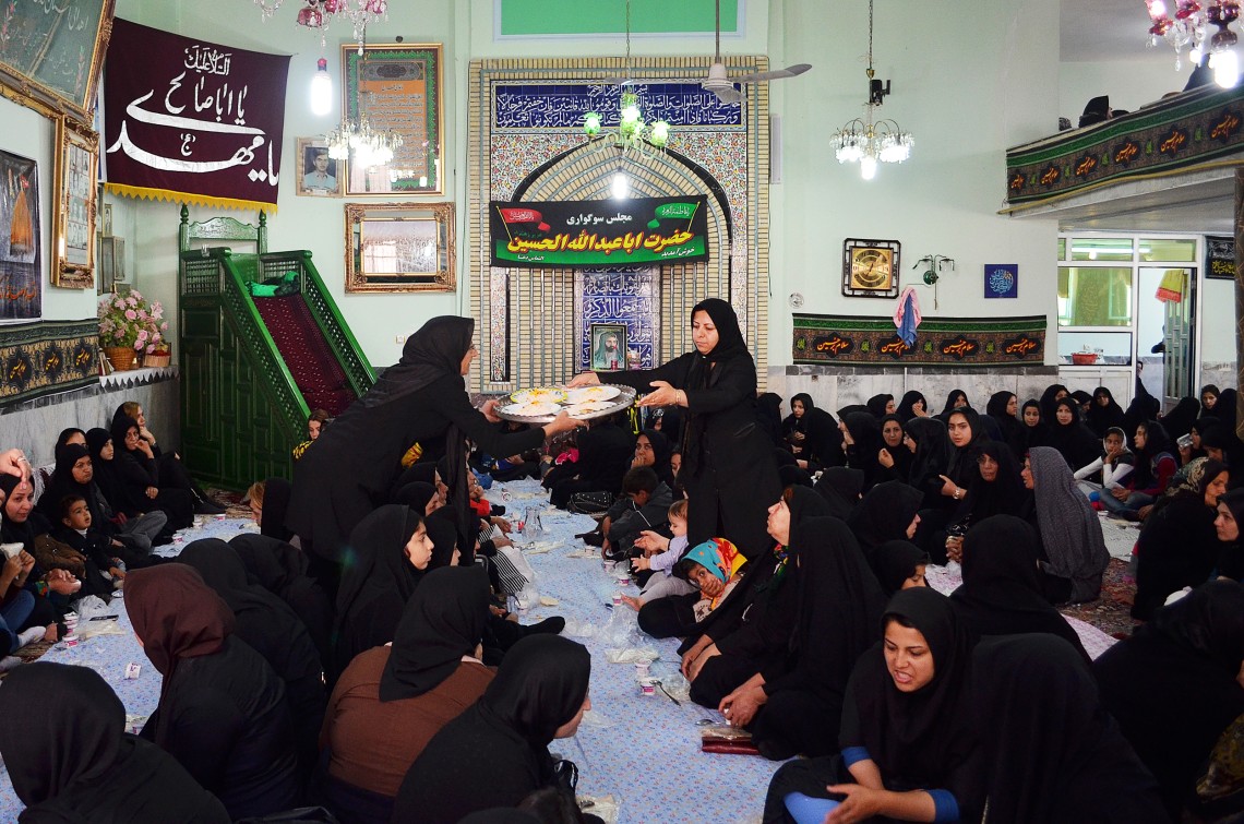 سوگواره چهارم-عکس 7-محدثه عامری-جلسه هیأت فضای بیرونی