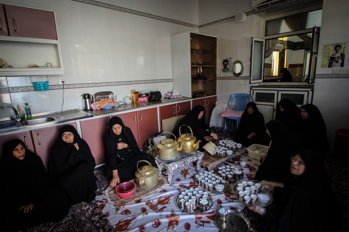 سوگواره چهارم-عکس 8-حسین بامداد-جلسه هیأت فضای بیرونی