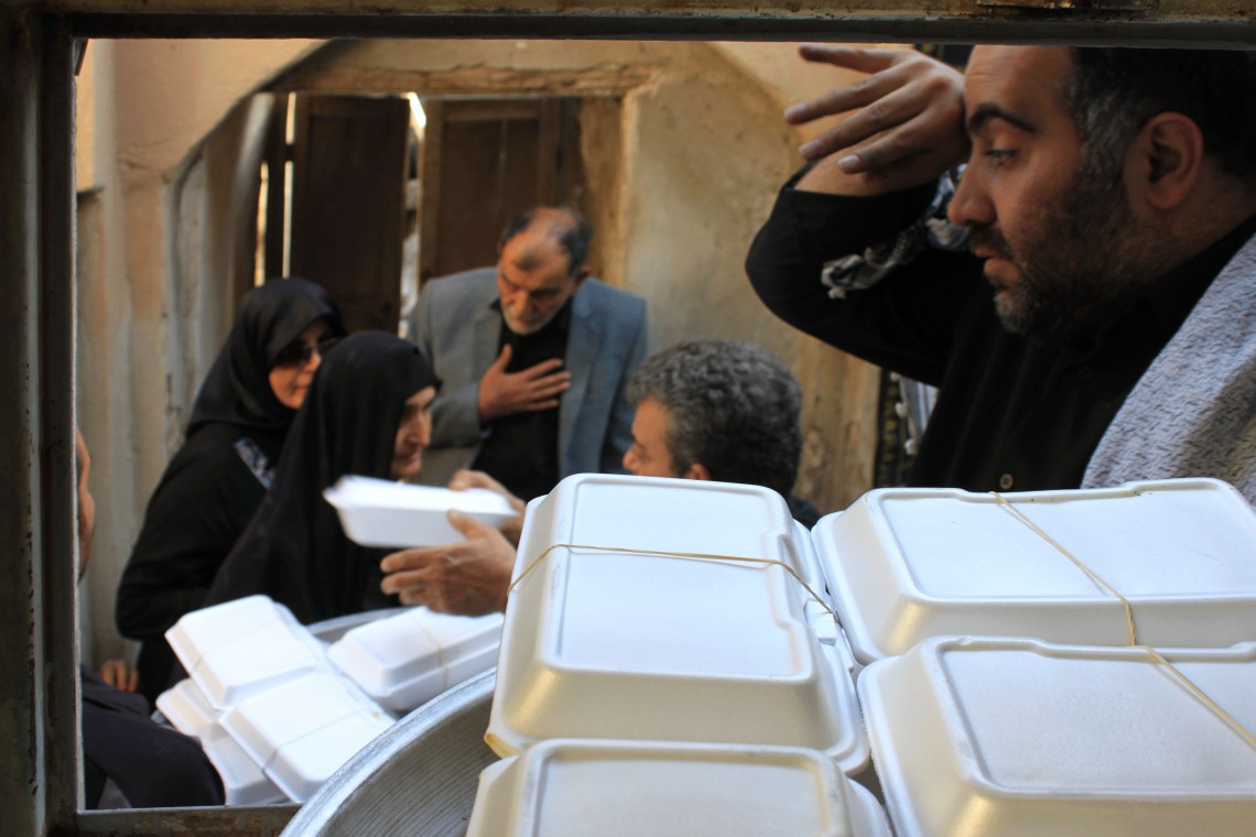 سوگواره چهارم-عکس 1-افسانه برخورداری-جلسه هیأت فضای بیرونی