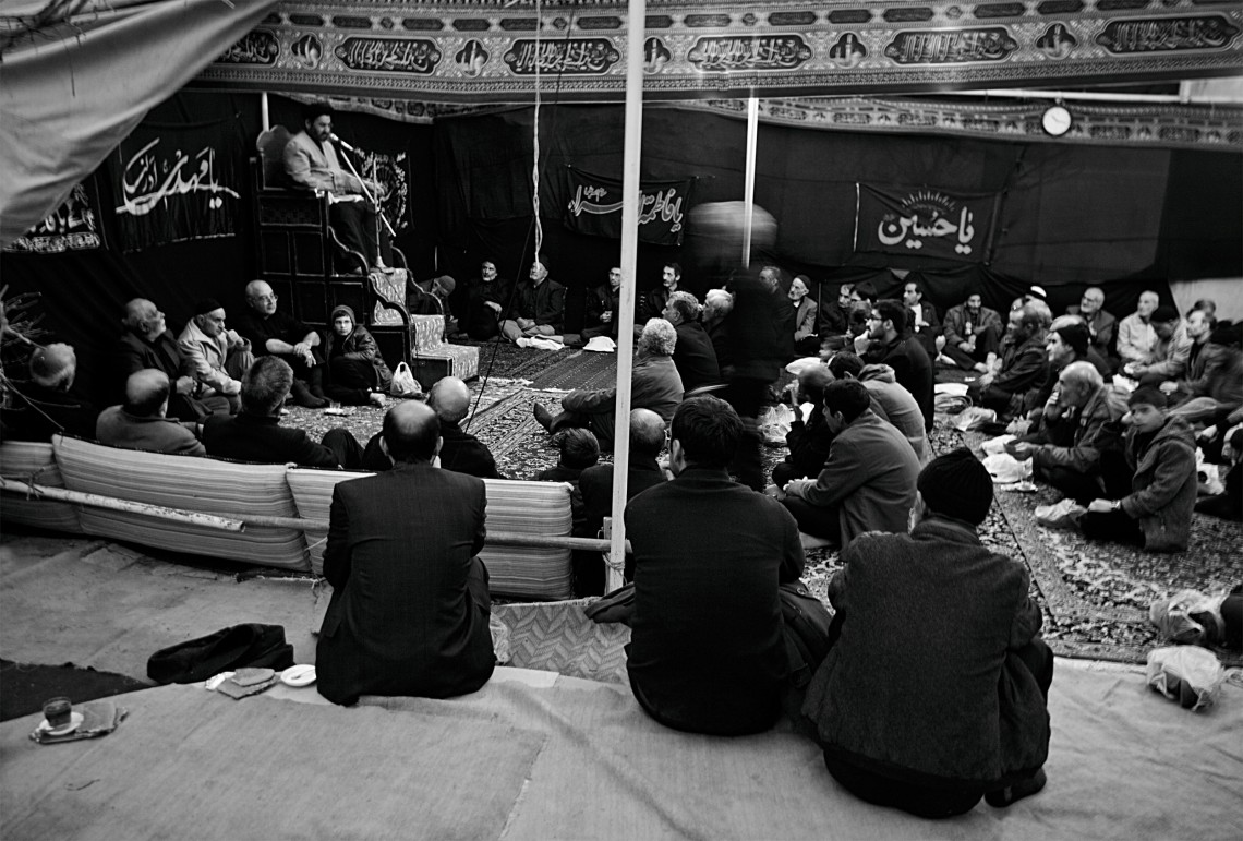 سوگواره سوم-عکس 16-سلیمان گلی-جلسه هیأت فضای داخلی