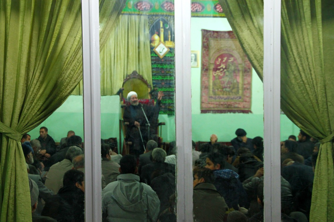 سوگواره سوم-عکس 18-سلیمان گلی-جلسه هیأت فضای داخلی