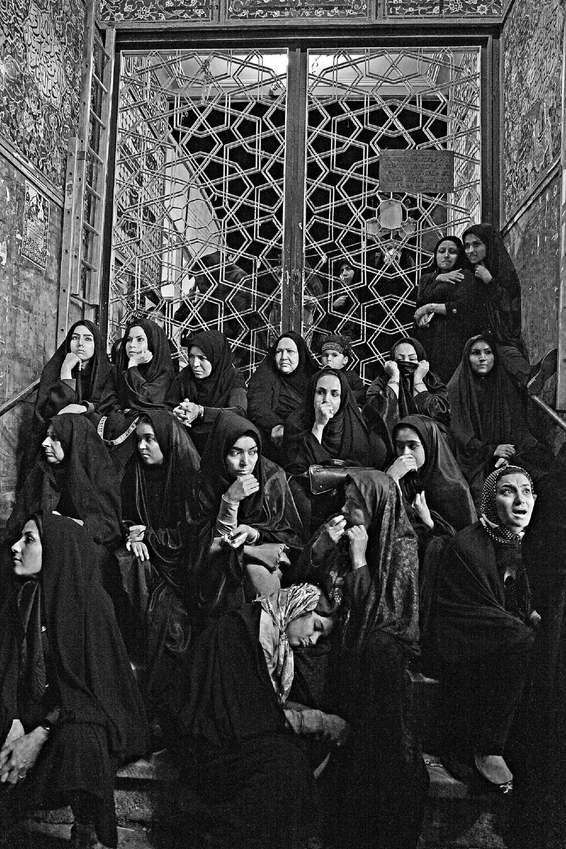 سوگواره چهارم-عکس 41-منا نیکوگفتار-جلسه هیأت فضای بیرونی