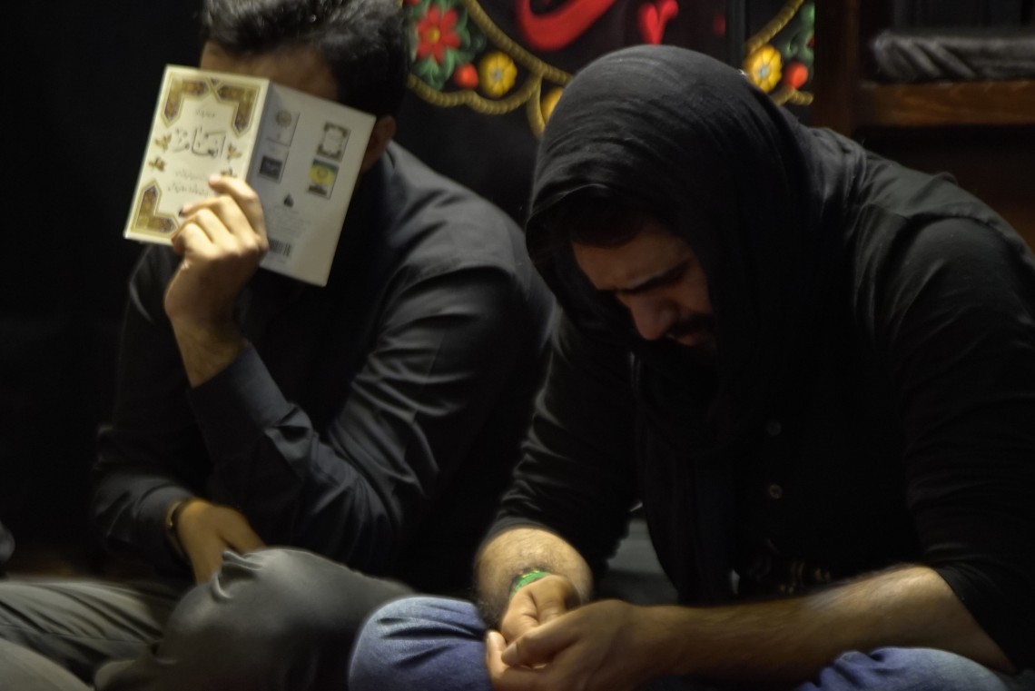 سوگواره پنجم-عکس 16-علی رحیمی-جلسه هیأت فضای بیرونی