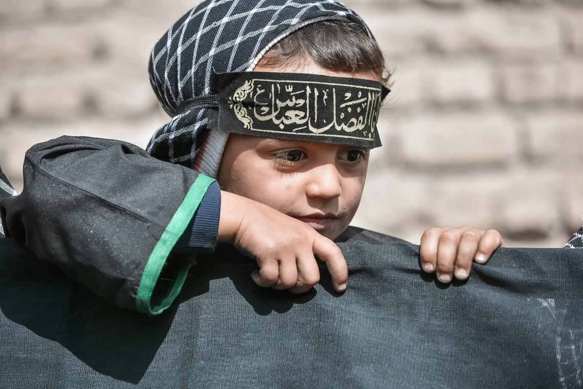 سوگواره پنجم-عکس 2-لقمان ( میکائیل ) بایزیدی-جلسه هیأت فضای بیرونی