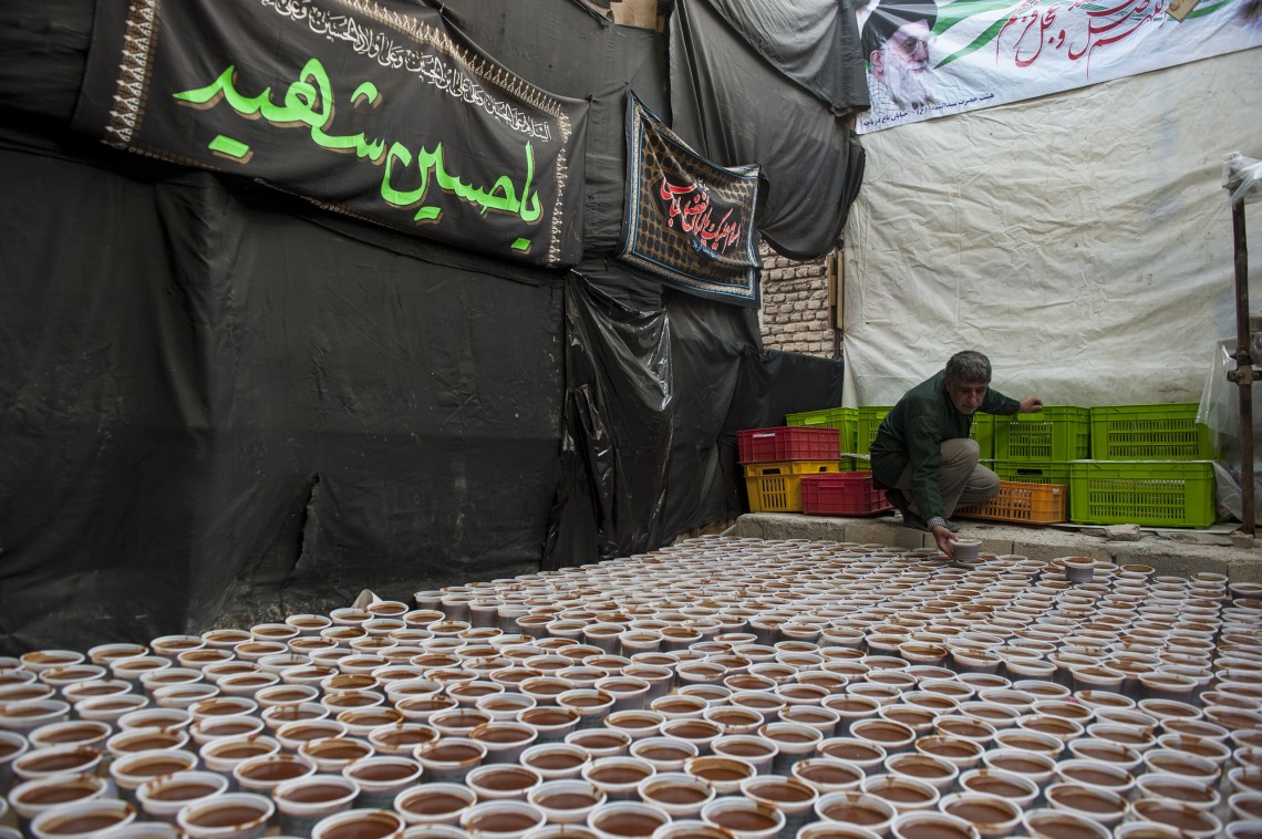 سوگواره پنجم-عکس 9-افشین آذریان-جلسه هیأت فضای بیرونی