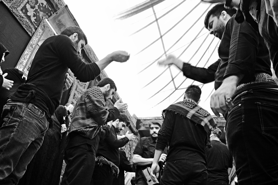 فراخوان ششمین سوگواره عاشورایی عکس هیأت-آمنه محمدی-بخش اصلی -جلسه هیأت