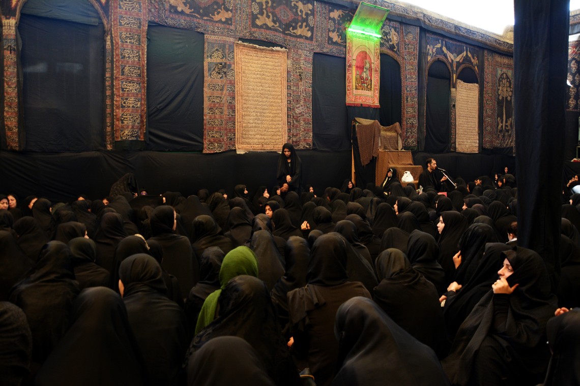 فراخوان ششمین سوگواره عاشورایی عکس هیأت-آمنه محمدی-بخش اصلی -جلسه هیأت