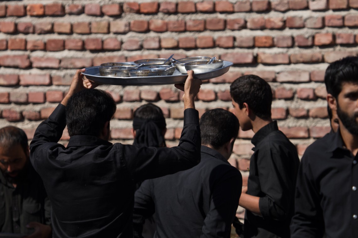 سوگواره پنجم-عکس 8-احسان شکیبا-جلسه هیأت فضای بیرونی