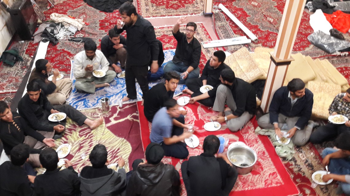 سوگواره پنجم-عکس 14-محمدحسین شیرزادی-جلسه هیأت فضای بیرونی