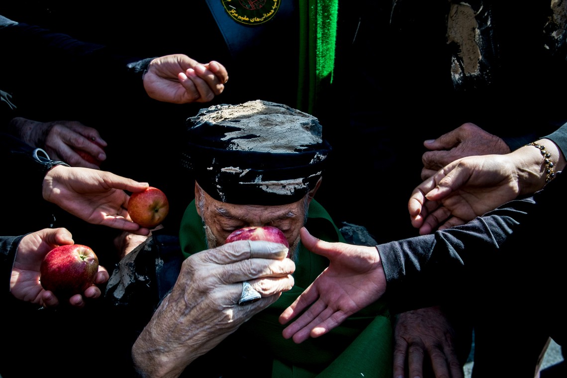 سوگواره پنجم-عکس 6-صدیقه زمانیان-جلسه هیأت فضای بیرونی