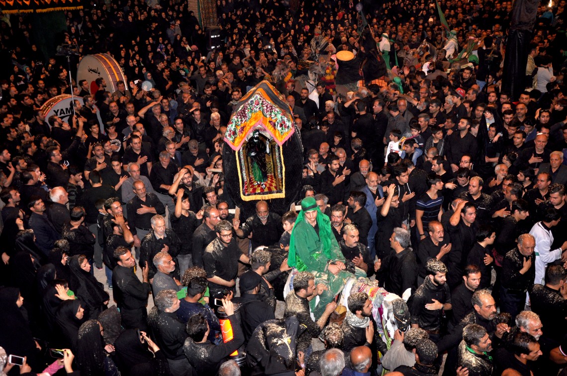 سوگواره پنجم-عکس 3-نسترن  دیزایی-جلسه هیأت فضای بیرونی