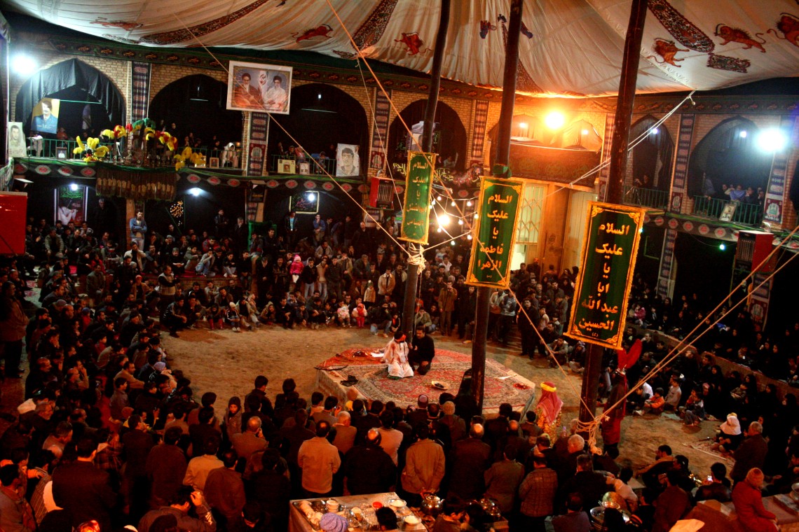 سوگواره پنجم-عکس 17-نسترن  دیزایی-جلسه هیأت فضای بیرونی