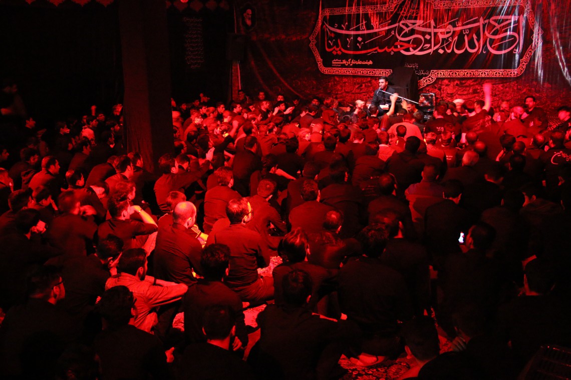 سوگواره پنجم-عکس 1-محسن طهماسبی-جلسه هیأت فضای بیرونی