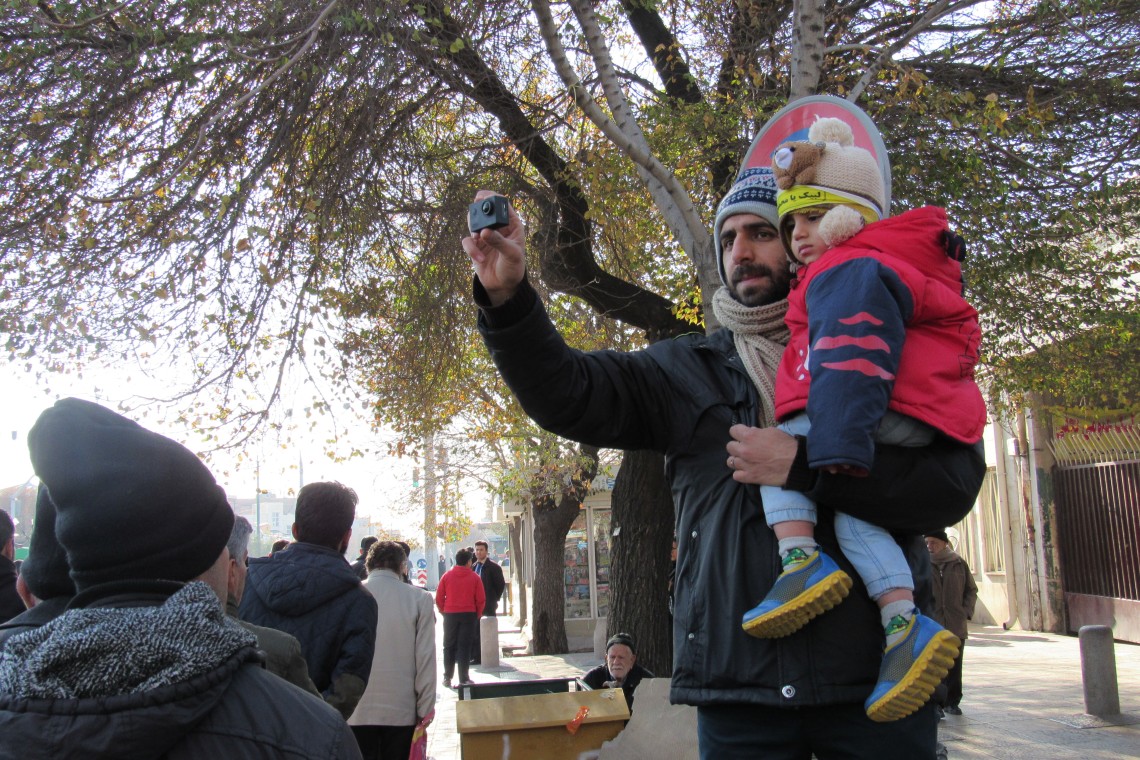 سوگواره پنجم-عکس 8-حسین فنودی-جلسه هیأت فضای بیرونی