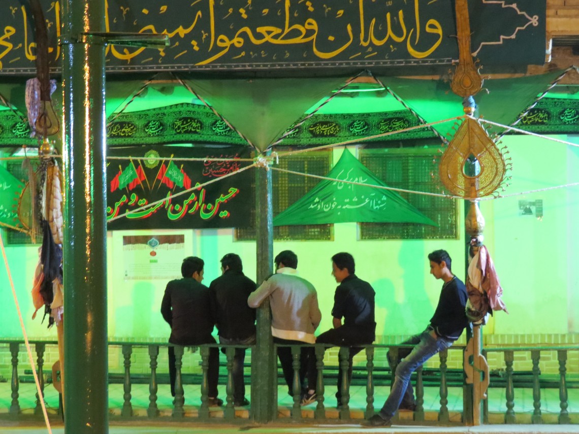 سوگواره دوم-عکس 2- رضایی-جلسه هیأت فضای بیرونی 