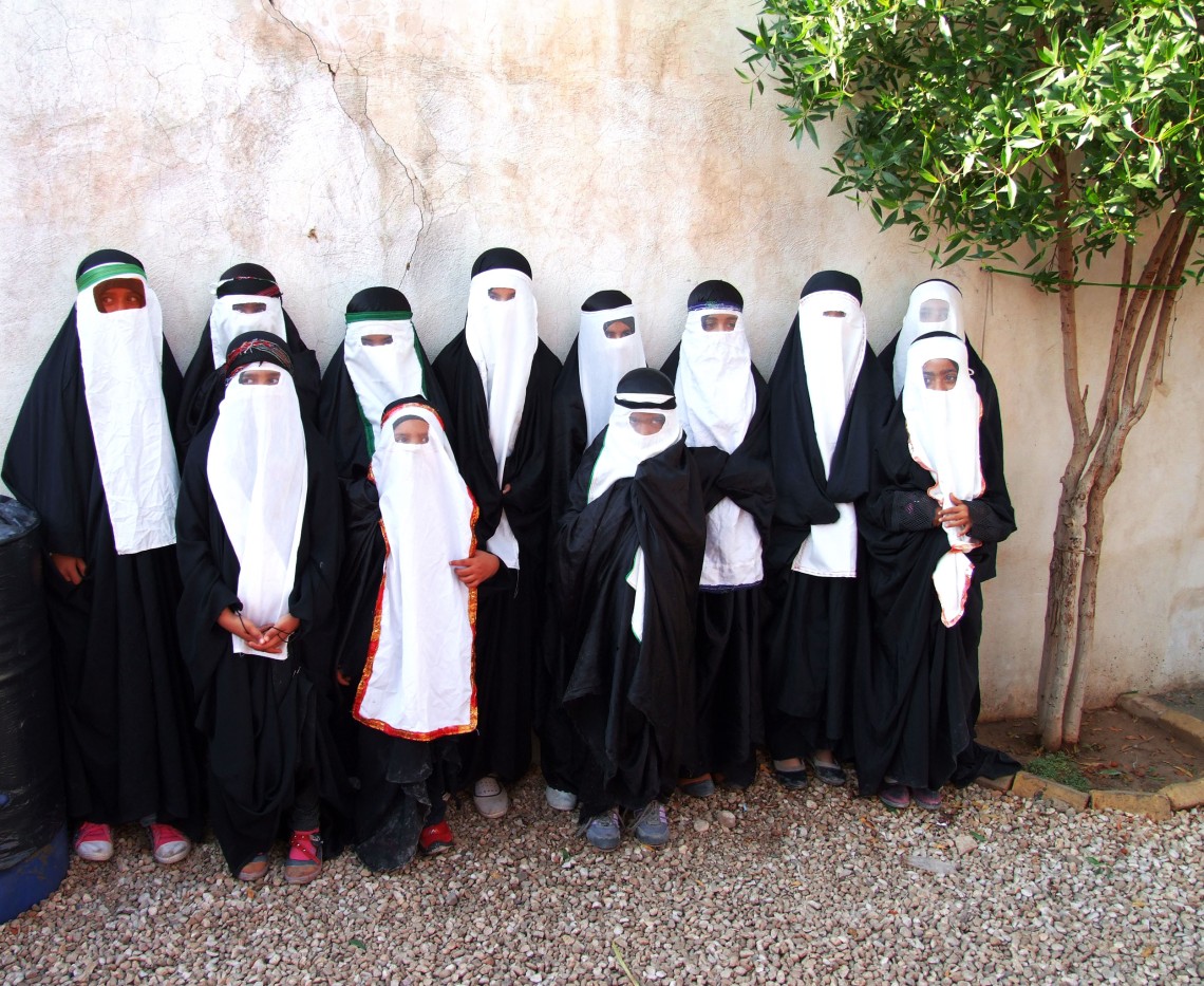 سوگواره اول-عکس 8-فائزه دانش-جلسه هیأت فضای بیرونی