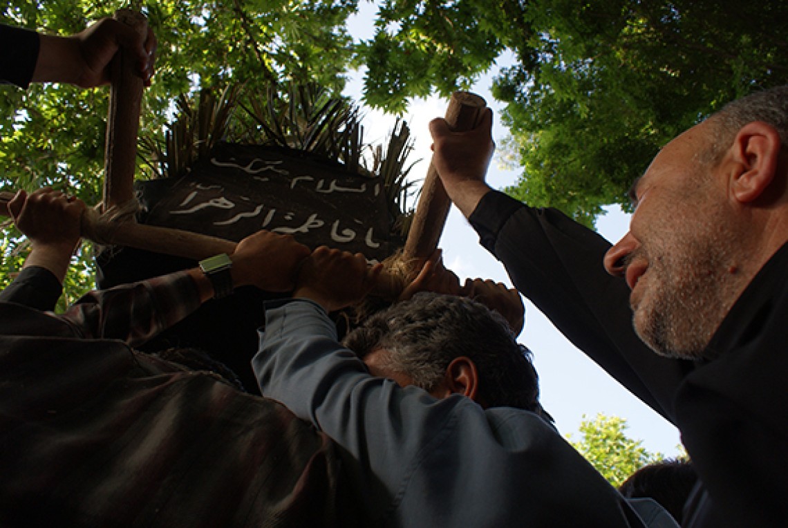 سوگواره دوم-عکس 5-محسن قناد اصفهانی-جلسه هیأت فضای بیرونی 