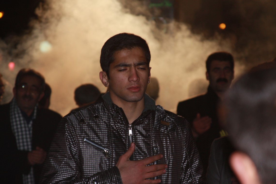 سوگواره دوم-عکس 9-مهدی آرین پویا-جلسه هیأت فضای داخلی