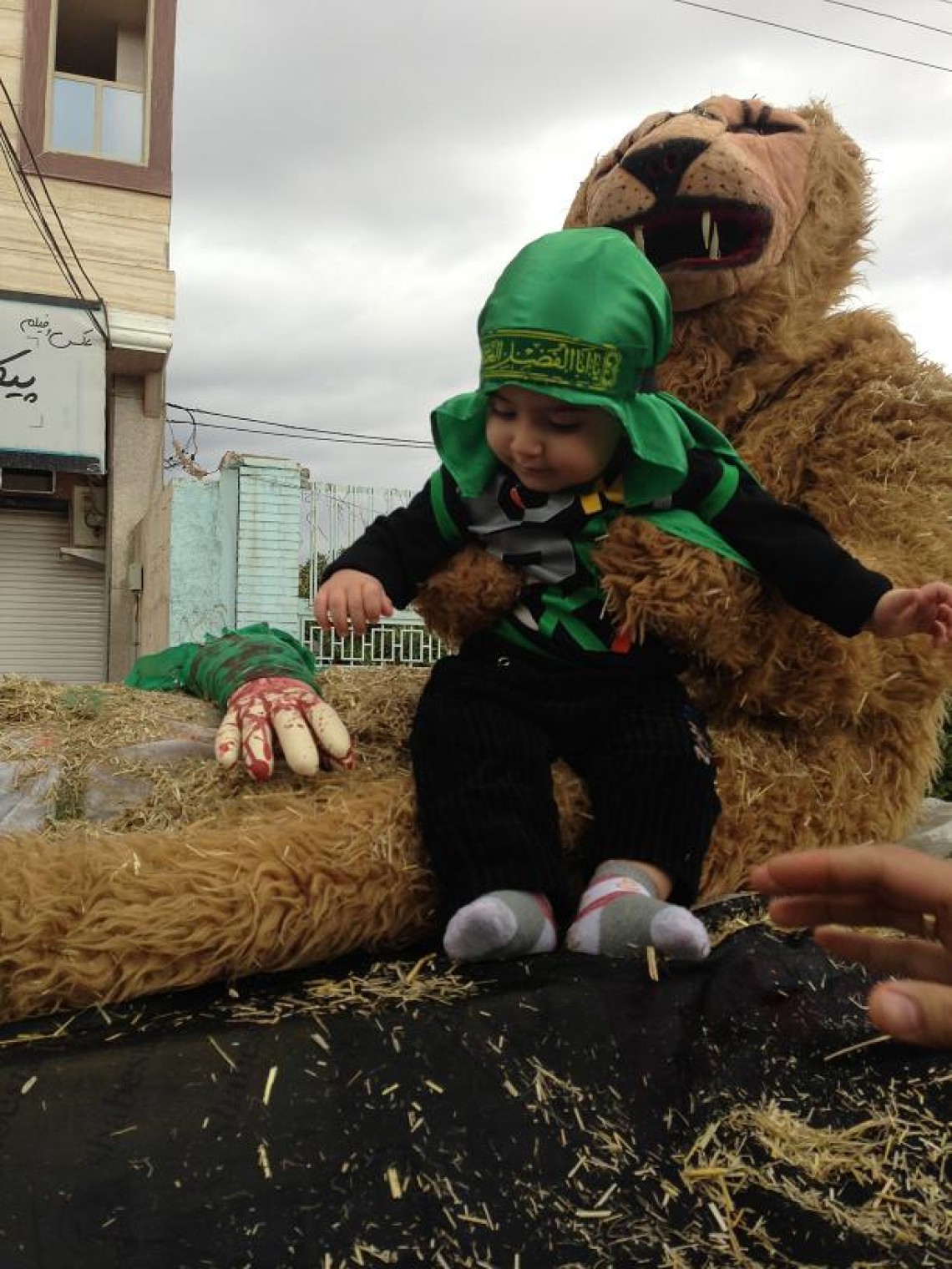 سوگواره دوم-عکس 18-فرناز باسره-جلسه هیأت فضای بیرونی 