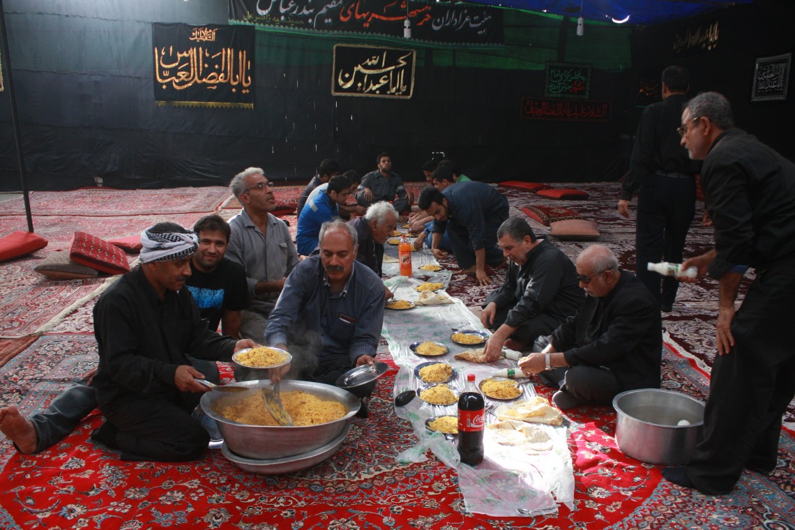 سوگواره دوم-عکس 9-امیر رضا فخری-جلسه هیأت فضای بیرونی 