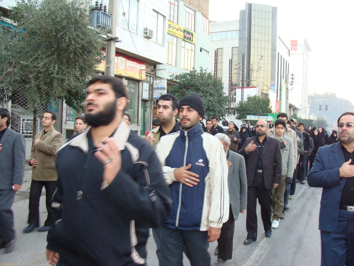 سوگواره دوم-عکس 77-پوستر هیأت مکتب الحسین بهشهر-جلسه هیأت فضای داخلی