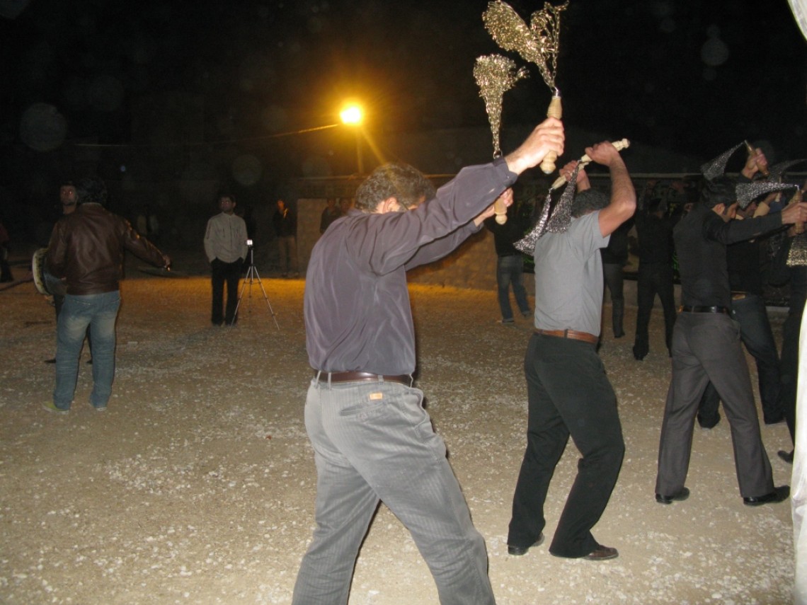 سوگواره دوم-عکس 84-روستای بهارستان-جلسه هیأت فضای داخلی