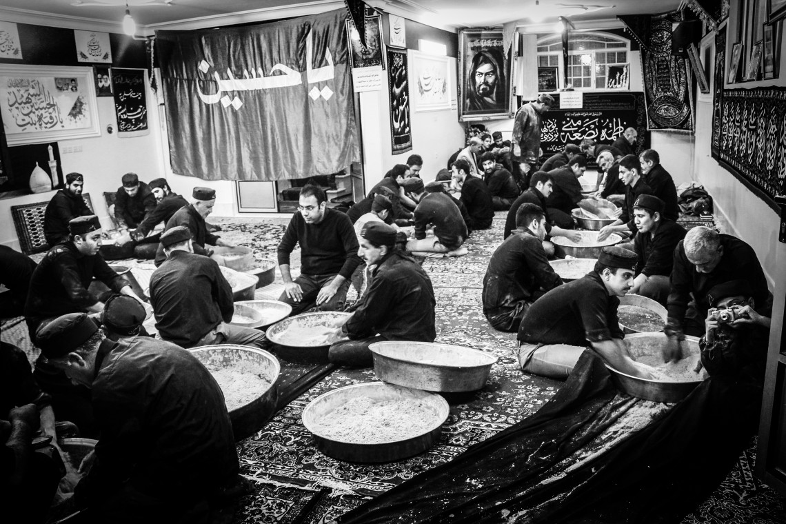  سومین سوگواره عاشورایی عکس هیأت-پویا بیات-بخش اصلی -فضای بیرونی هیأت