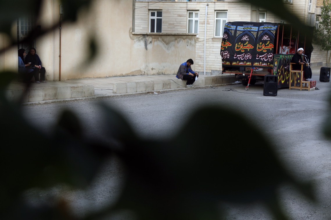 دهمین سوگواره عاشورایی عکس هیأت-عمران کامیاب-مجالس احیای امراهل‌البیت علیهم‌السلام مجموعه عکس-دوربین دیجیتال-اقامه عزا (گزارشی از روند برگزاری مراسم هیأت از ابتدا تا انتها)