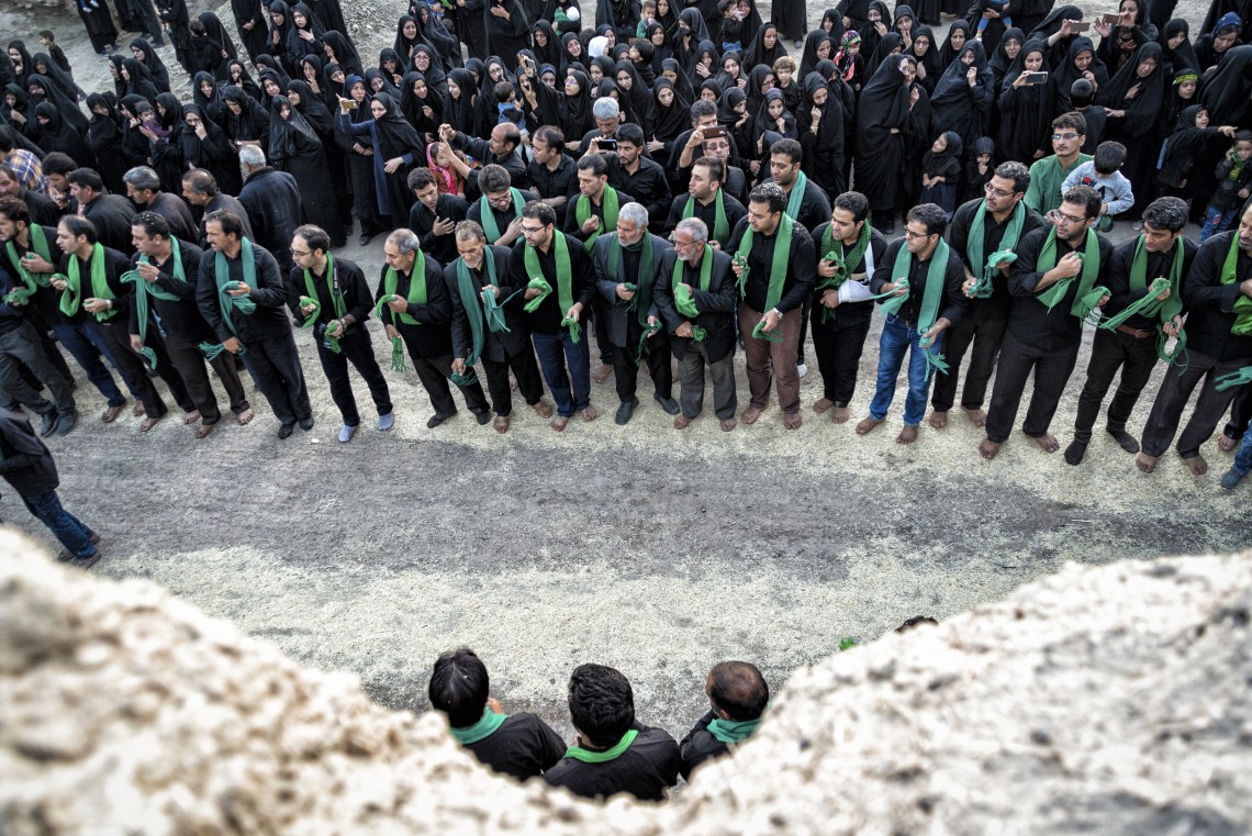 فراخوان ششمین سوگواره عاشورایی عکس هیأت-سمیه فروغی-بخش اصلی -جلسه هیأت