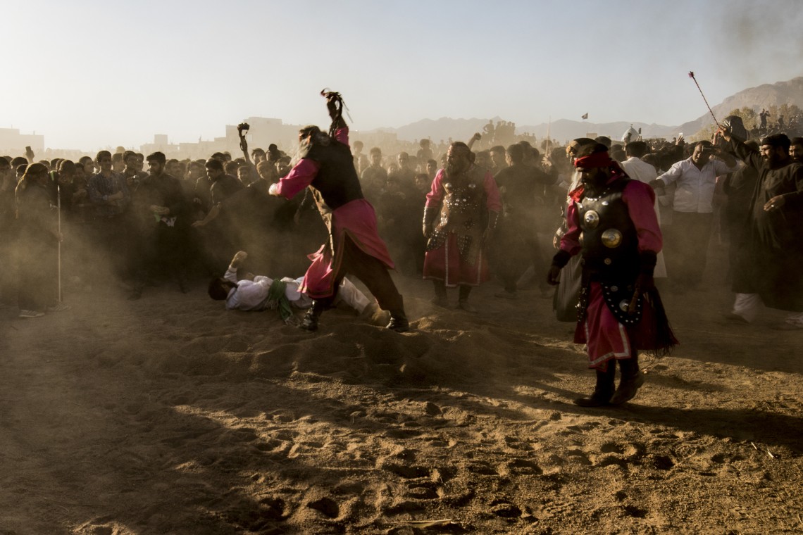 فراخوان ششمین سوگواره عاشورایی عکس هیأت-آزاده خرمی-بخش اصلی -جلسه هیأت