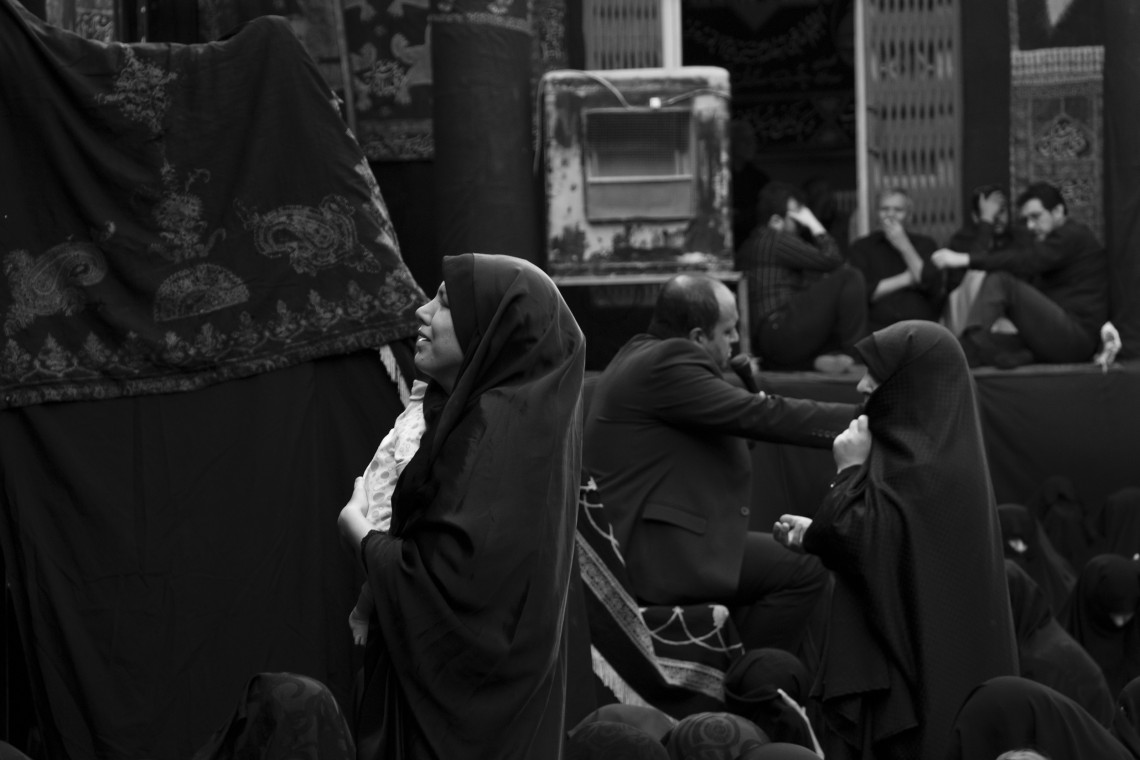 فراخوان ششمین سوگواره عاشورایی عکس هیأت-لیلا عزیزی-بخش اصلی -جلسه هیأت