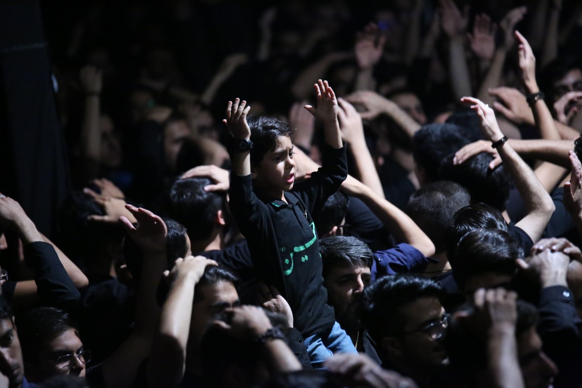 فراخوان ششمین سوگواره عاشورایی عکس هیأت-مصطفی رستمیان-بخش اصلی -جلسه هیأت