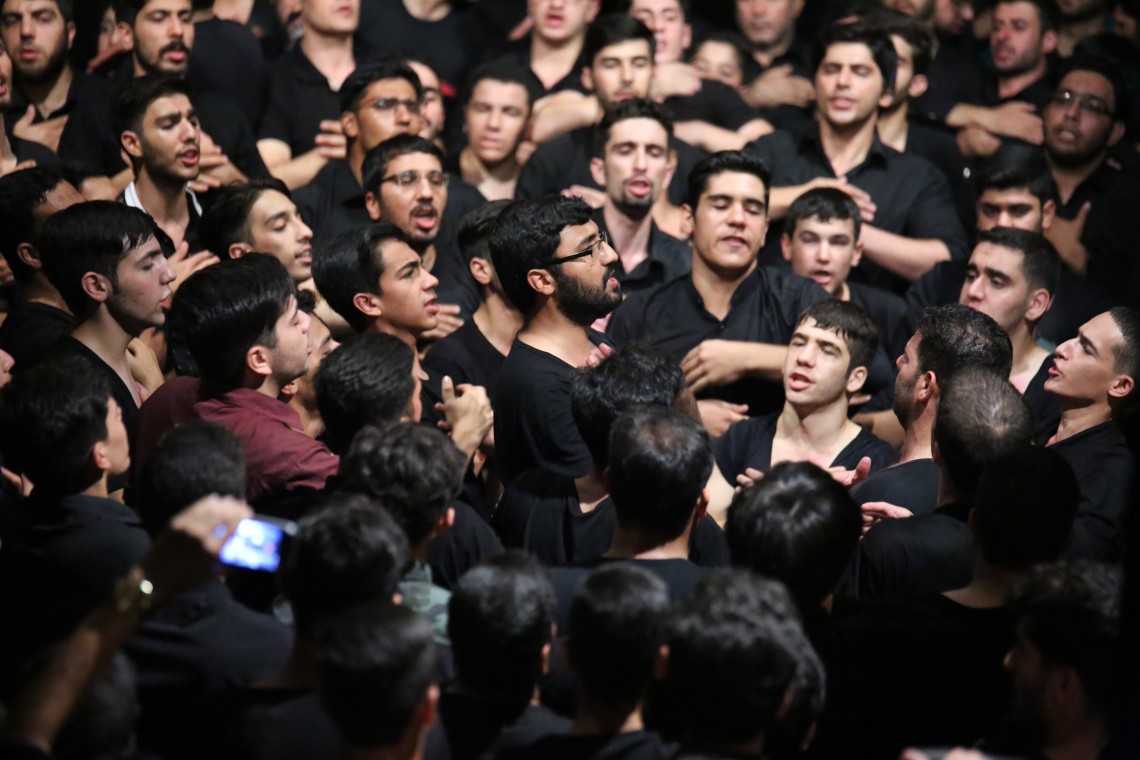 فراخوان ششمین سوگواره عاشورایی عکس هیأت-مصطفی رستمیان-بخش اصلی -جلسه هیأت