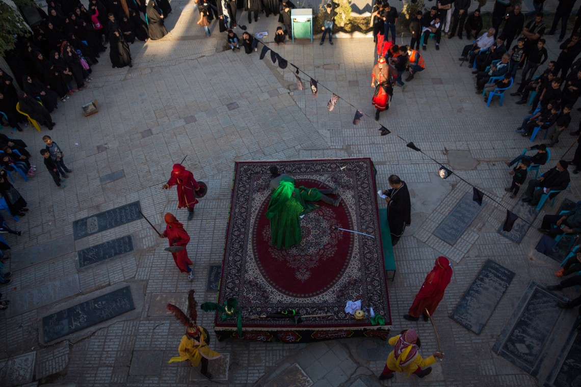 فراخوان ششمین سوگواره عاشورایی عکس هیأت-سینا  یعقوب پور-بخش اصلی -جلسه هیأت