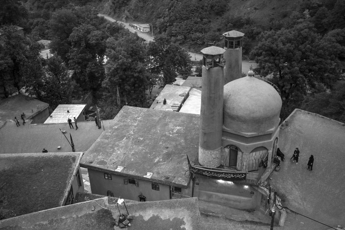 دهمین سوگواره عاشورایی عکس هیأت-یاسر محمد خانی-مجالس احیای امراهل‌البیت علیهم‌السلام مجموعه عکس-دوربین دیجیتال-همه اعضای یک پیکر همه سرباز یک سنگر (رعایت مسائل بهداشتی در هیأت)