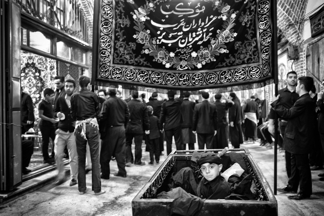 فراخوان ششمین سوگواره عاشورایی عکس هیأت-سجاد  ابراهیمی -بخش اصلی -جلسه هیأت